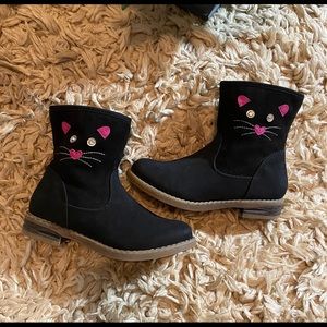 Little Girls Kitty Boots 🐱